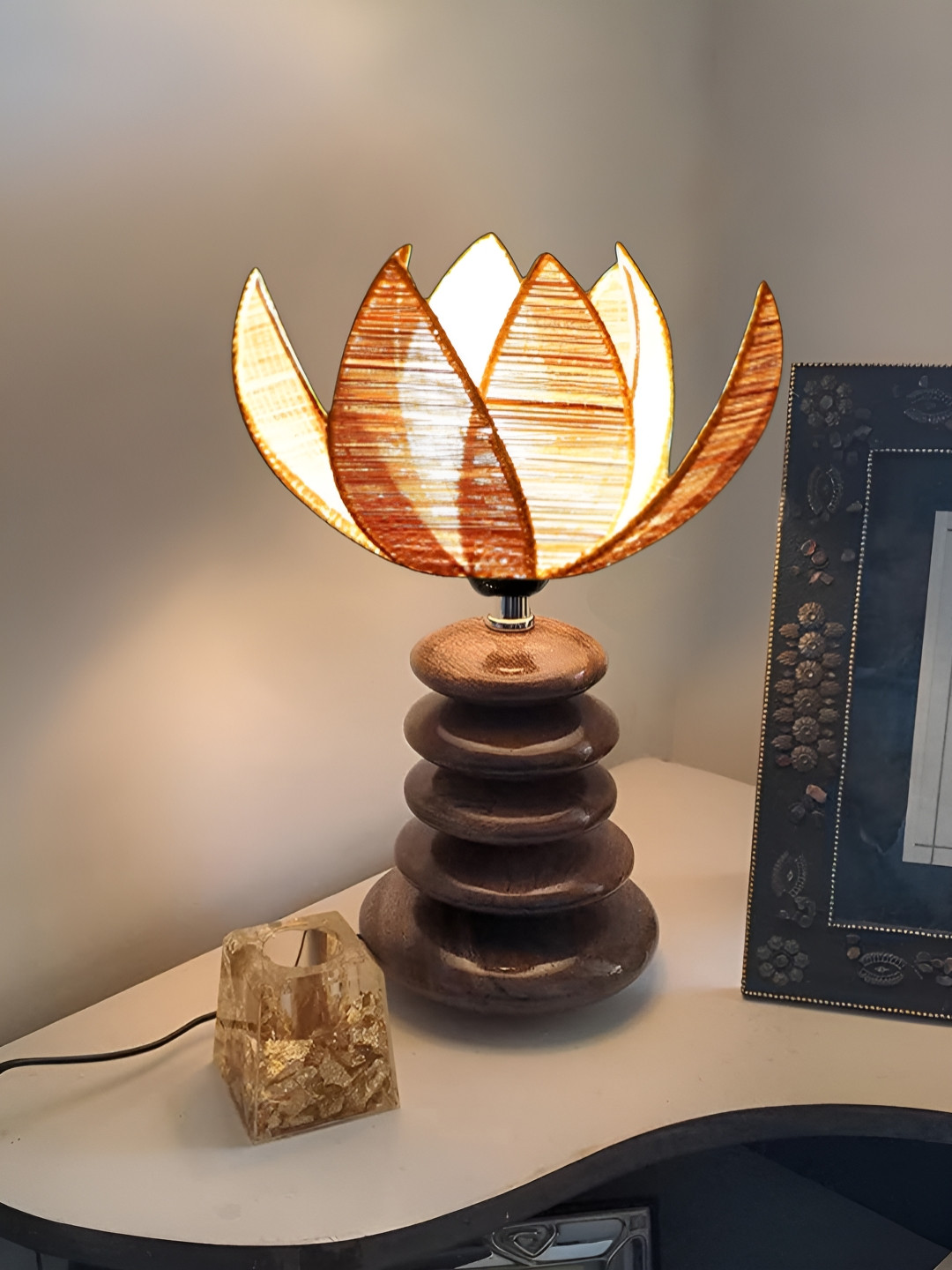 

Aura Beige Wood Traditional Abstract Shaped Table Lamp