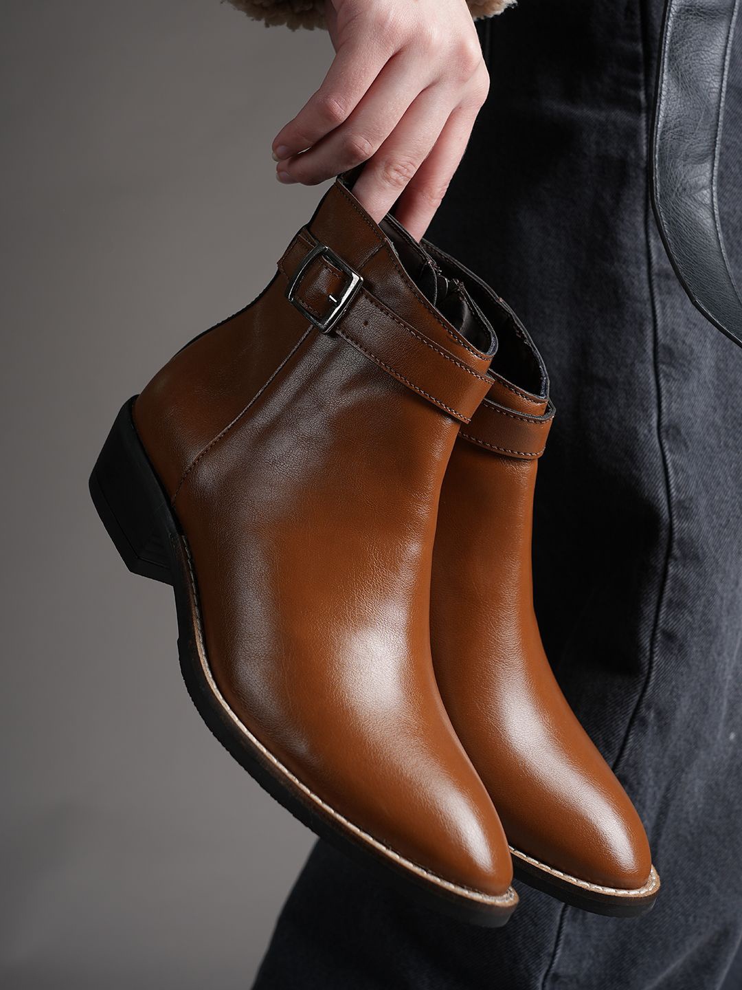

The Roadster Lifestyle Co Women Casual Block-Heeled Boots, Camel brown