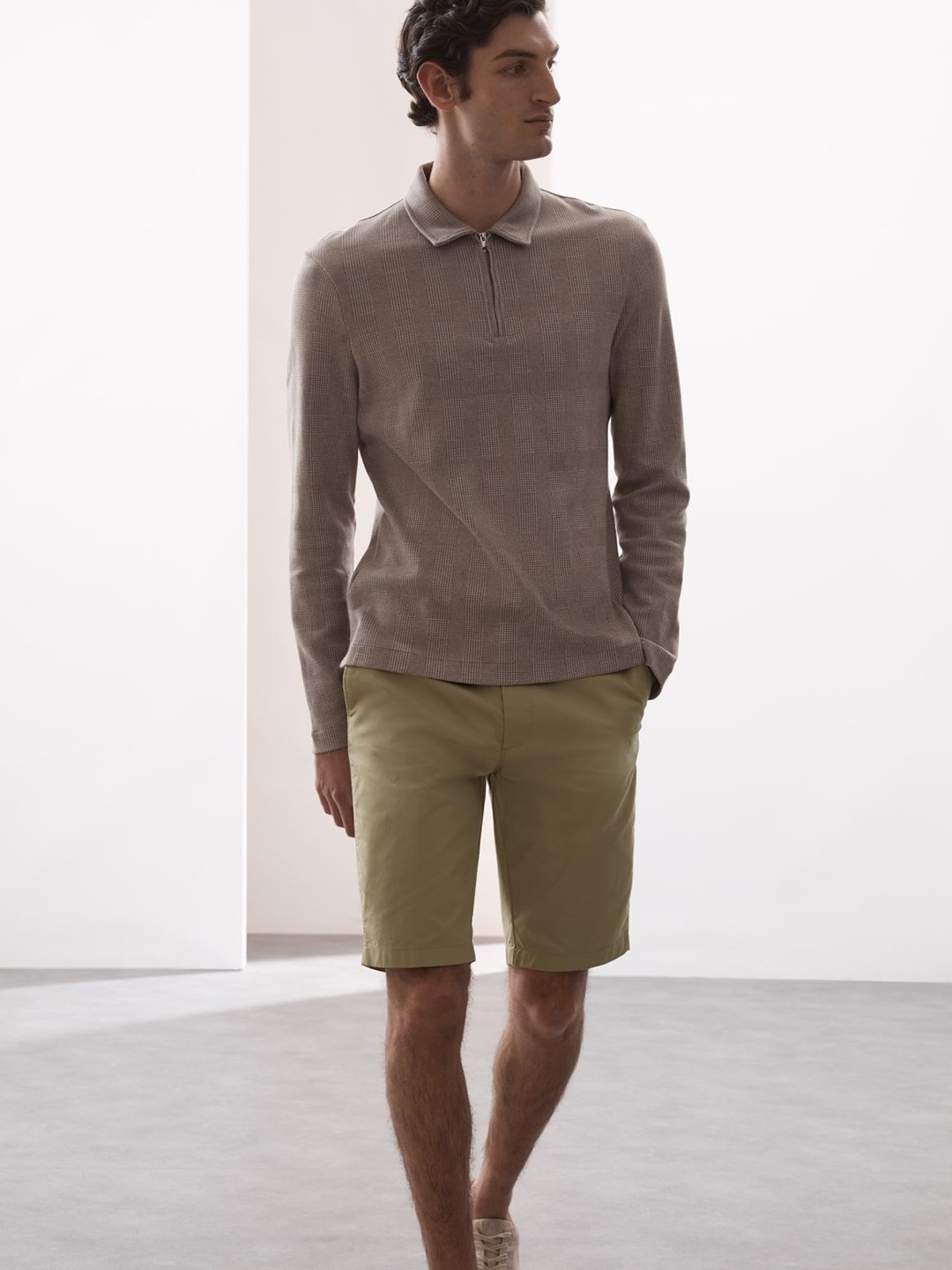 

Marks & Spencer Men High-Rise Shorts, Beige