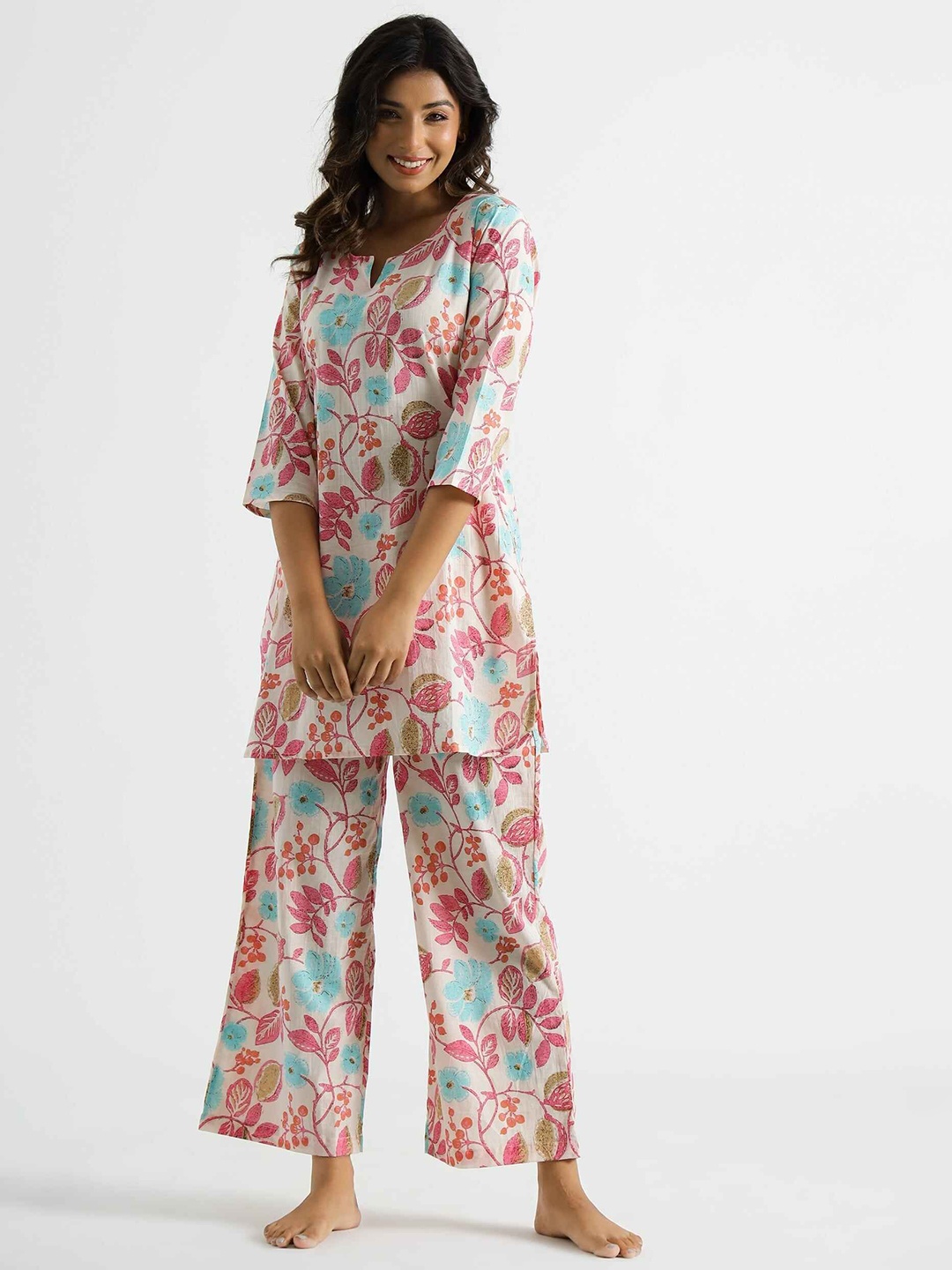 

Shriji fashion Floral Printed Notch Neck Top With Pyjama, White