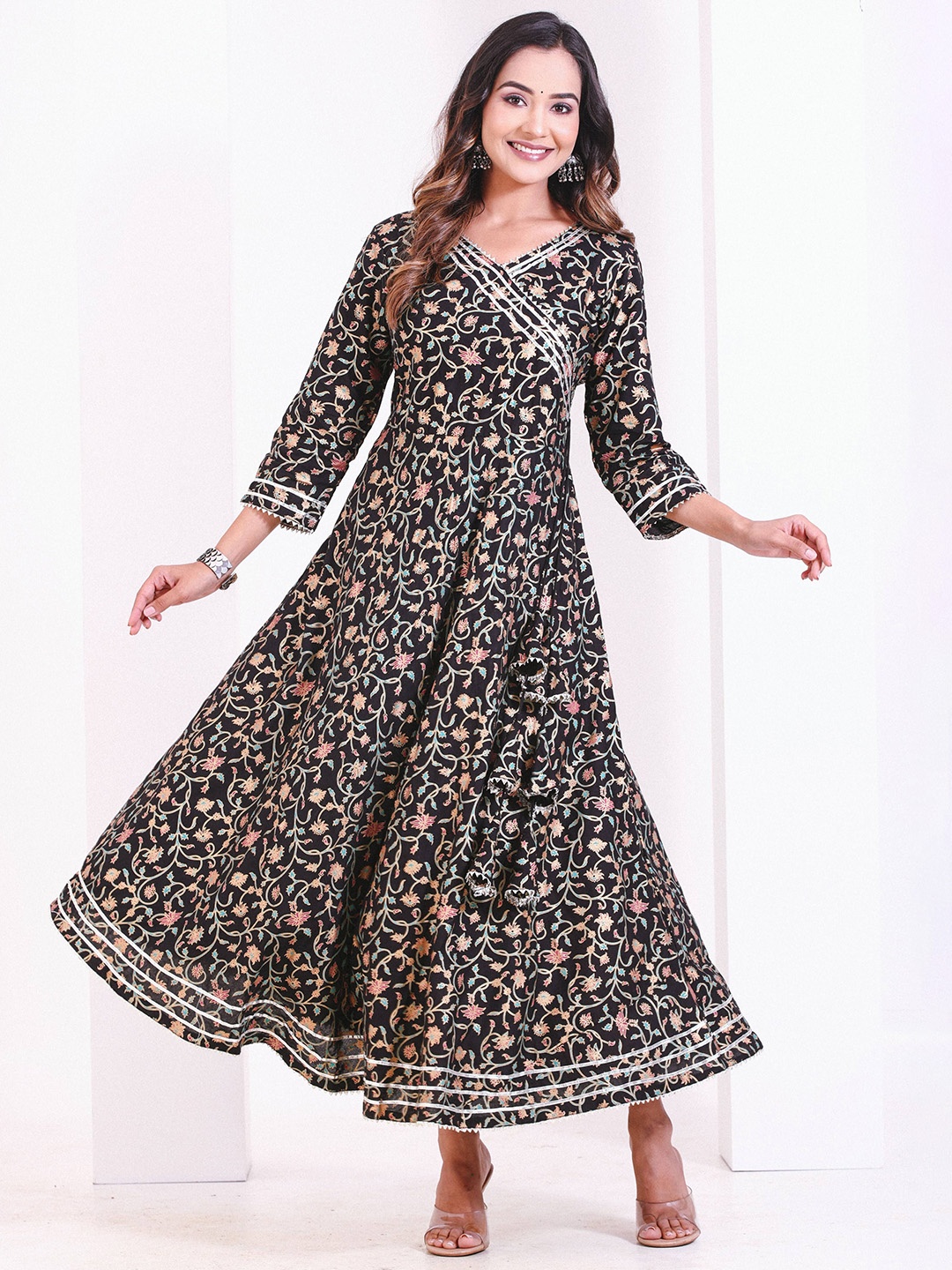 

Intizer Floral Printed V-Neck Gotta Patti Angarakha Anarkali Kurta, Black