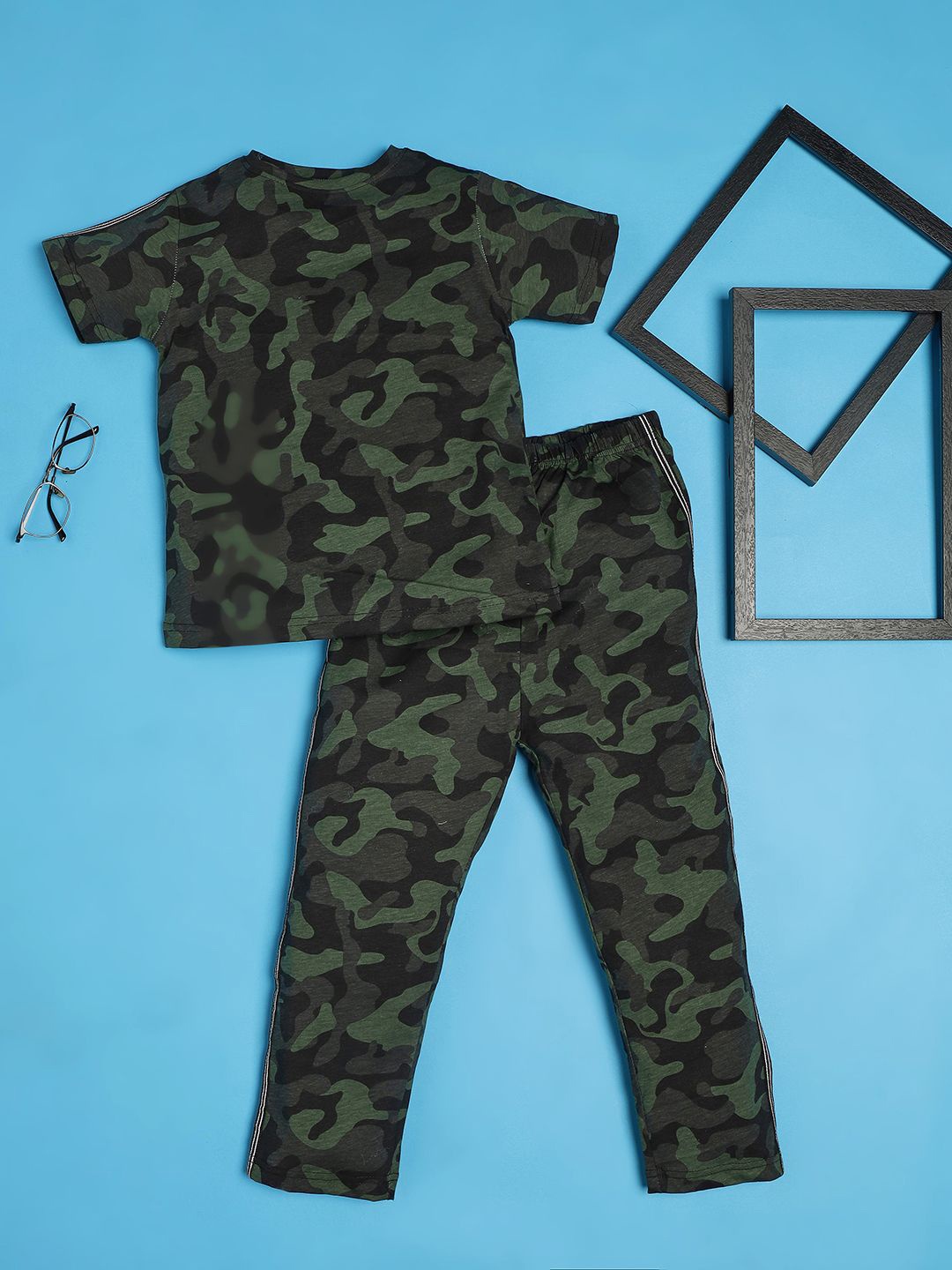 

RAINE AND JAINE Boys Printed Night suit, Green