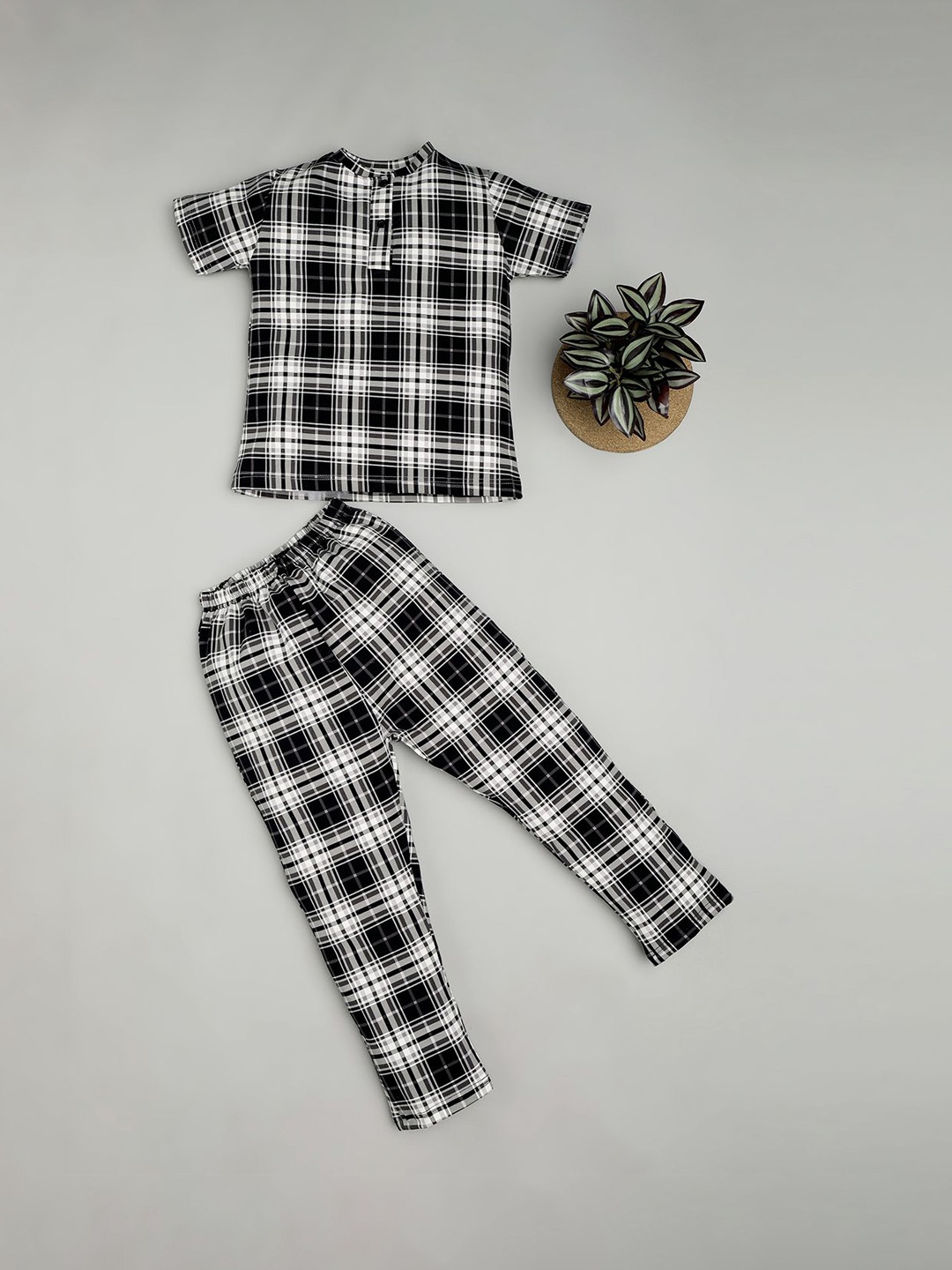 

RAINE AND JAINE Boys Checked Night suit, Black