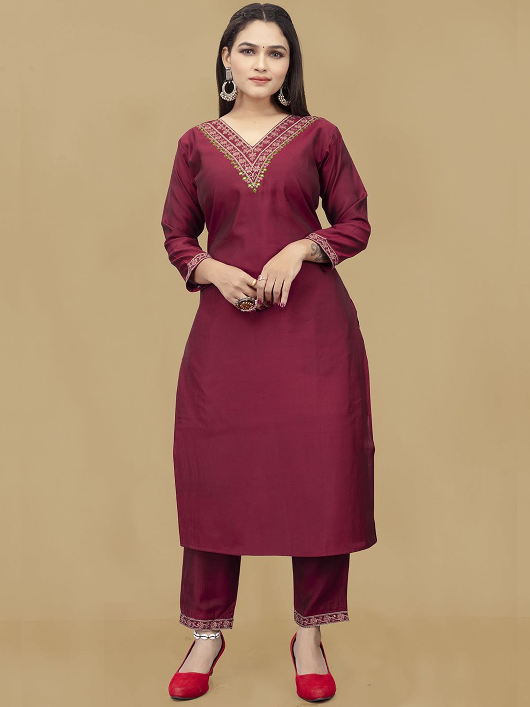 

ASTEYAM Thread Work V-Neck Straight Kurta With Trouser, Maroon