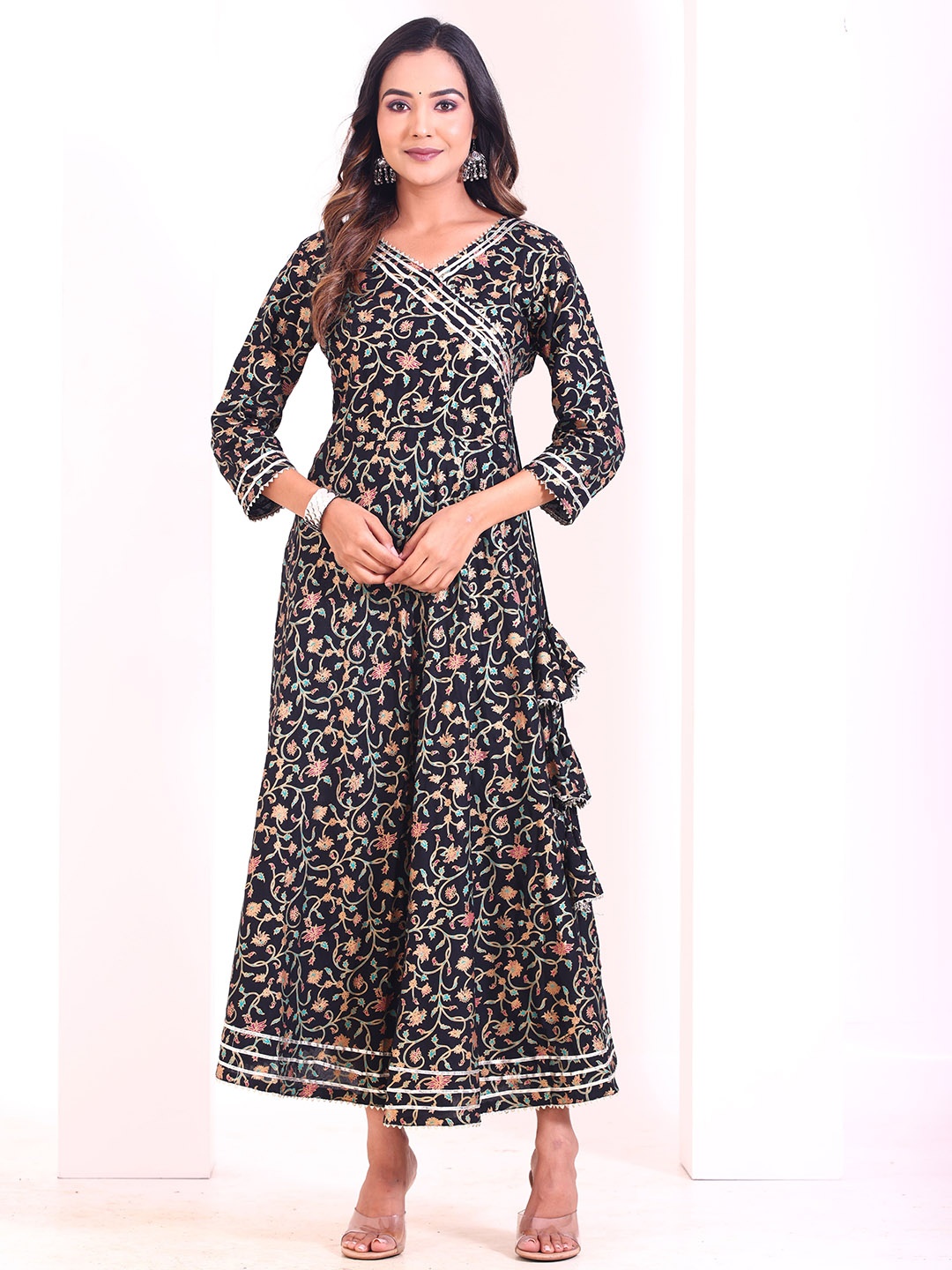 

Smartyhub Floral Printed Gotta Patti Work V-Neck Angarakha Anarkali Kurta, Black