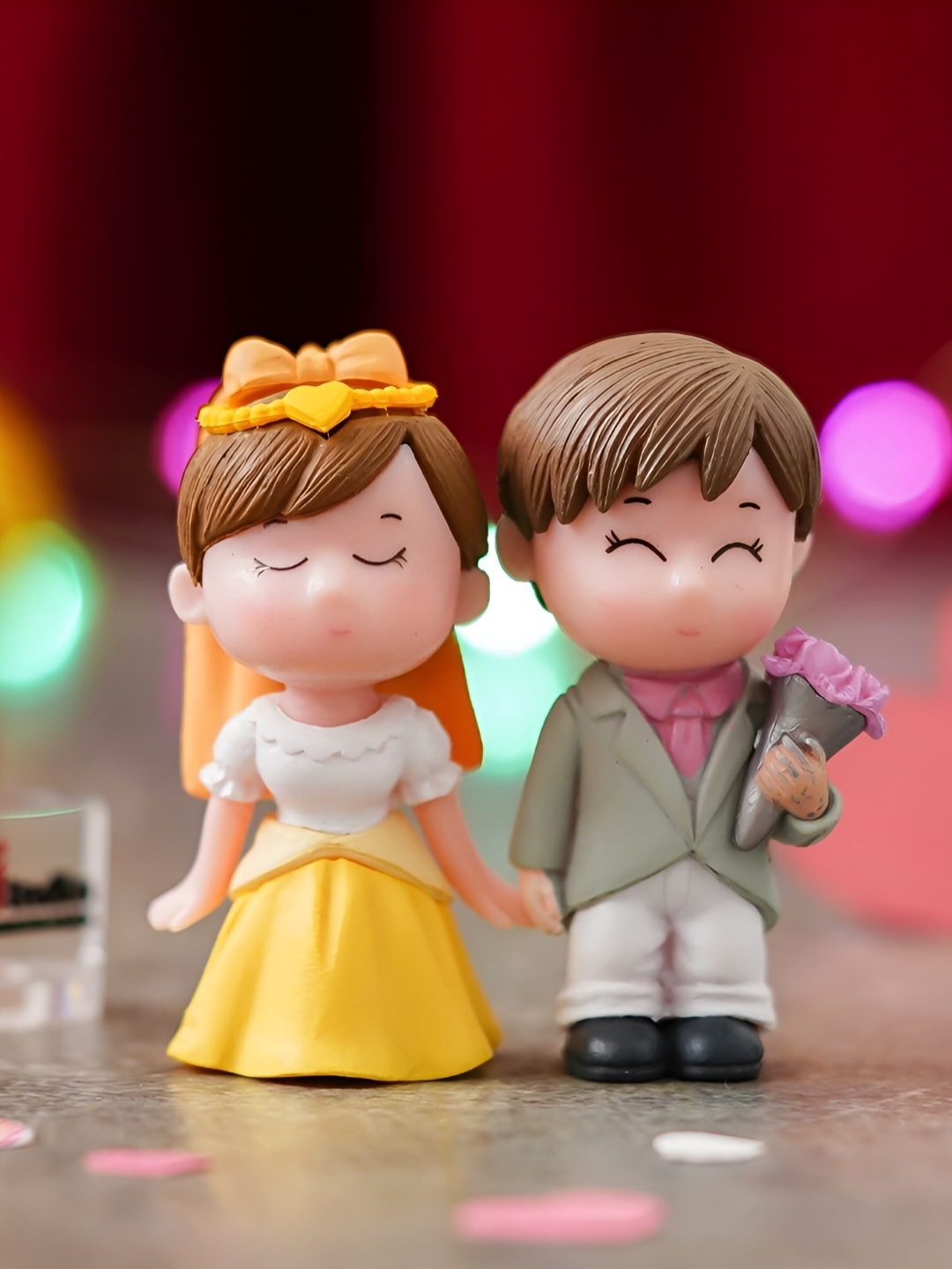 

eCraftIndia Yellow & Grey Cute Couple Showpiece