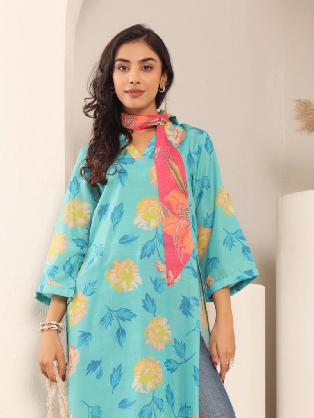

Varanga Floral Printed V-Neck Pure Cotton Straight Kurta, Blue