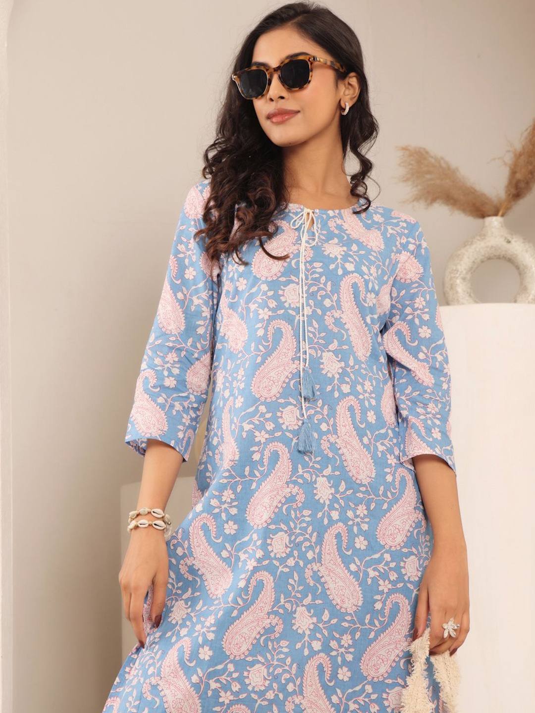 

Varanga Ethnic Motifs Printed Keyhole Neck Pure Cotton Stright Kurta, Blue