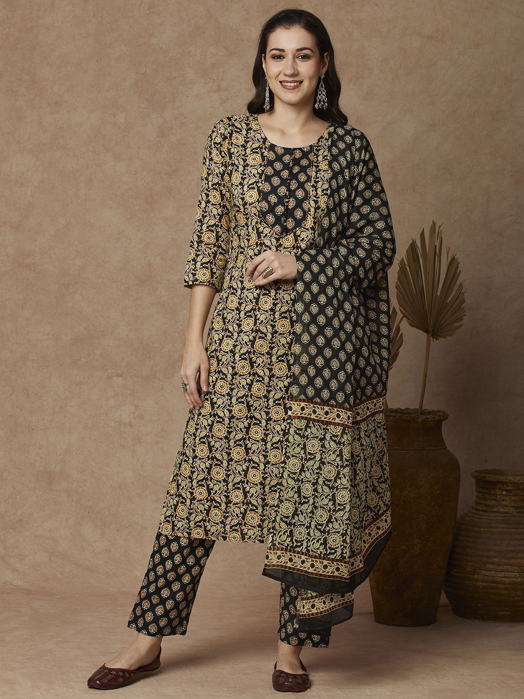 

FASHOR Floral Printed Round Neck Straight Pure Cotton Kurta with Trousers And Dupatta, Black