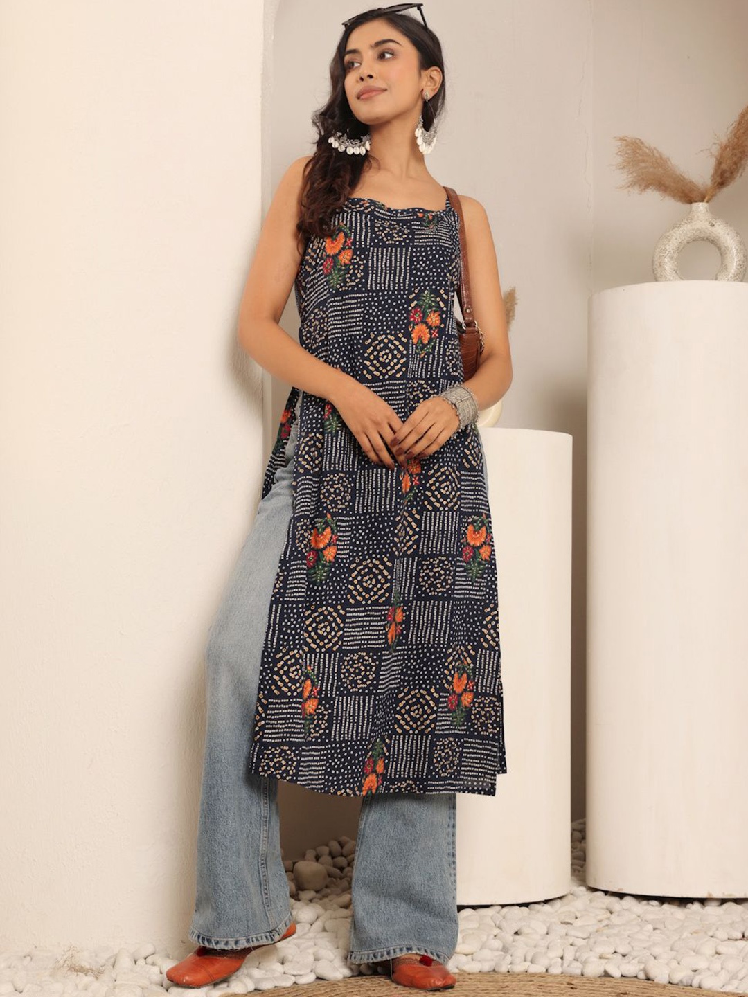 

Varanga Floral Printed Pure Cotton Straight Kurta, Navy blue