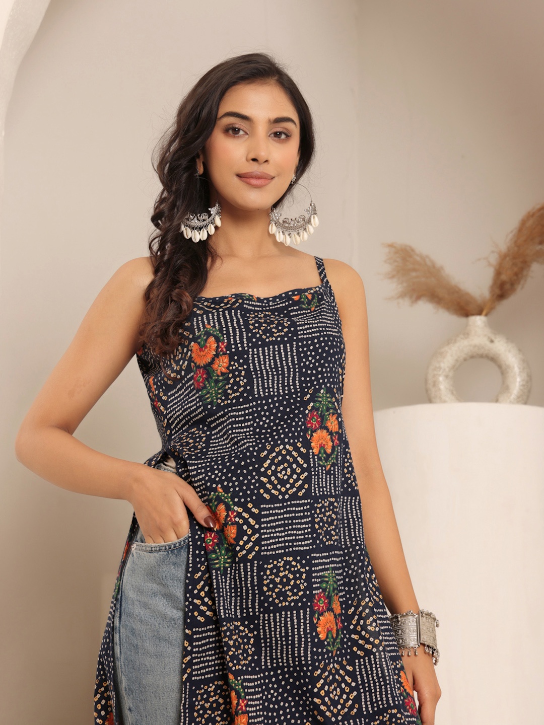 

Varanga Floral Printed Pure Cotton Straight Kurta, Navy blue