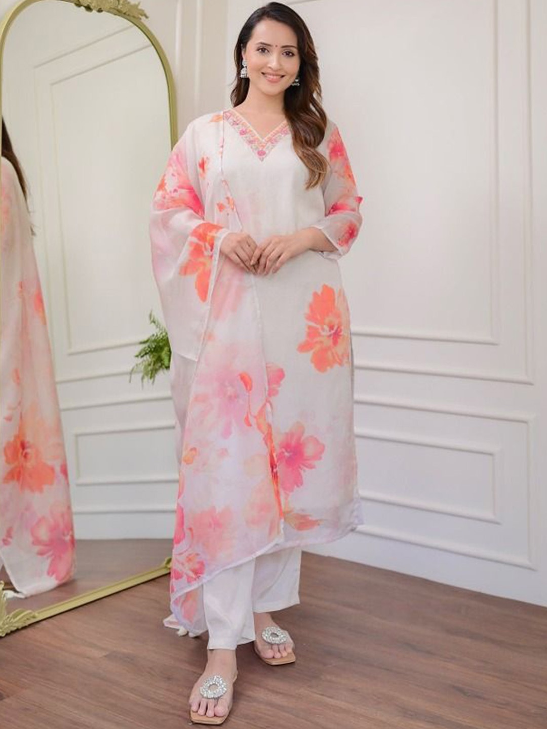 

Krimmple Floral Printed V Neck Sequinned Pure Silk Straight Kurta with Trouser & Dupatta, White
