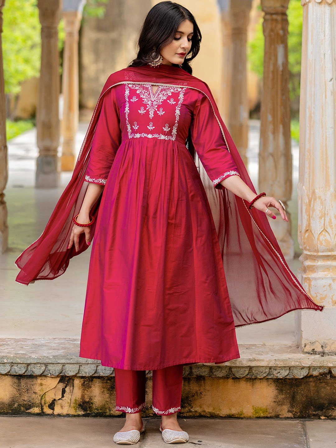 

KASYA Floral Thread Work Notch Neck Anarkali Kurta With Trousers & Dupatta, Red
