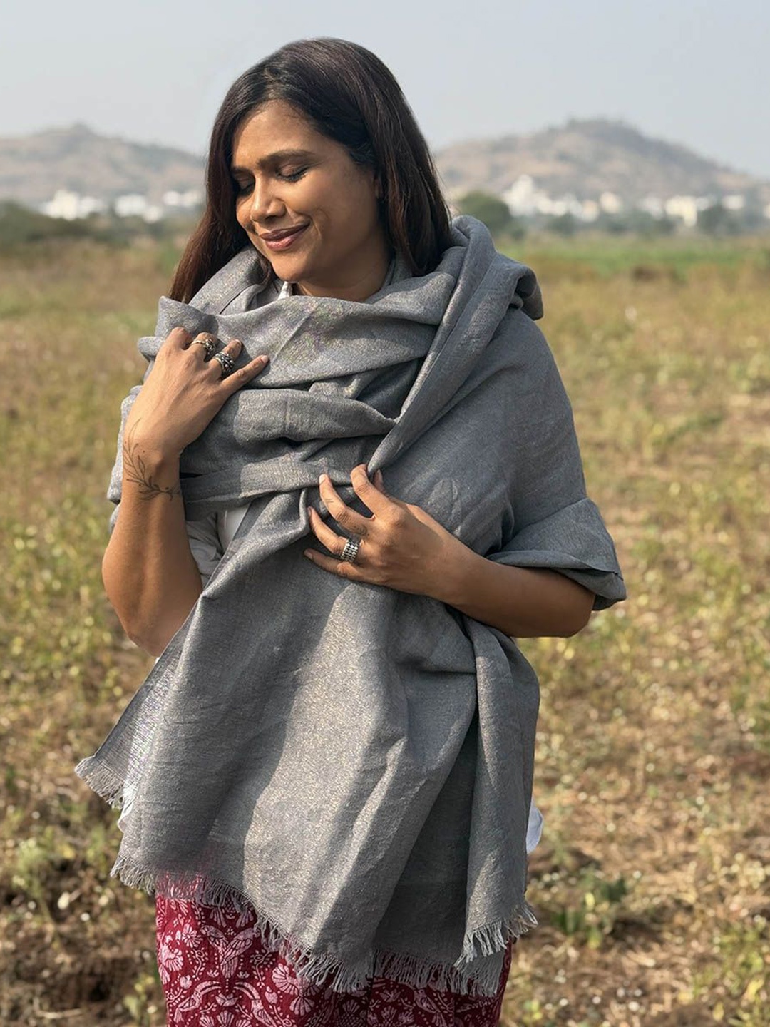 

Chidiyaa Sardi Ki Dhoop Morning Mist Pure Wool Zari Shawl, Grey