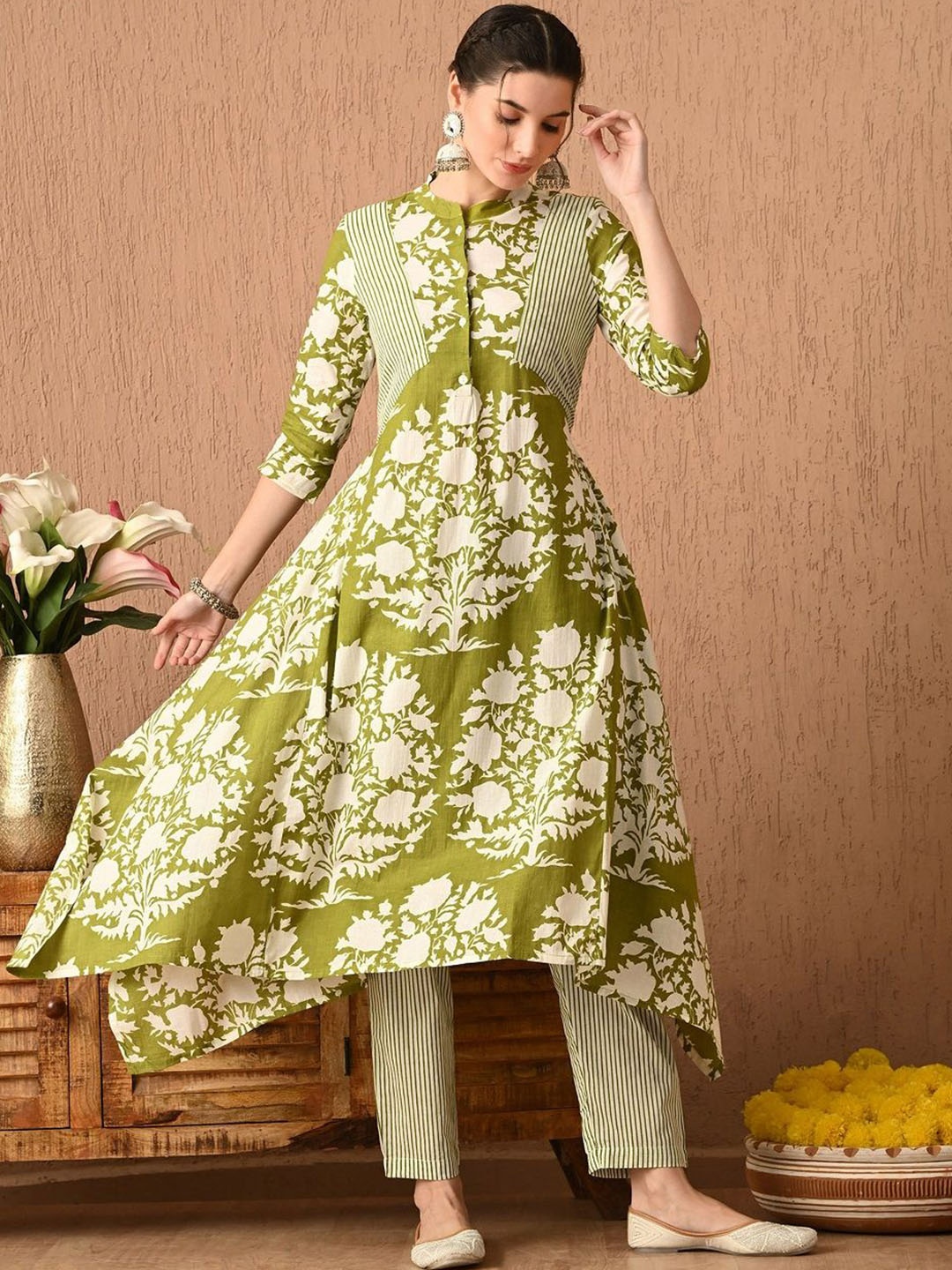 

Dipani Floral Printed Mandarin Collar Pure Cotton Kurta With Trousers & Dupatta, Green