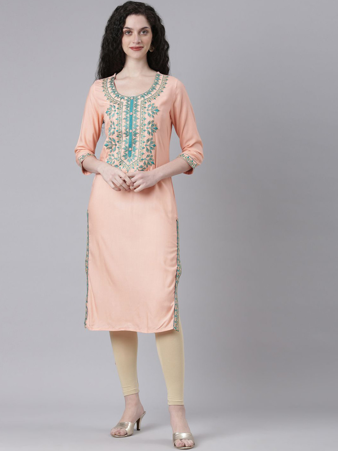 

Souchii Floral Embroidered Round Neck Straight Kurta, Peach
