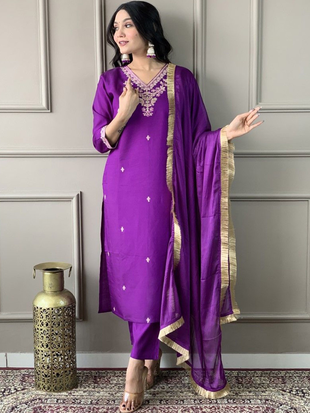 

Siya Fashion Floral Thread Work V-Neck Straight Kurta with Trousers and Dupatta, Purple