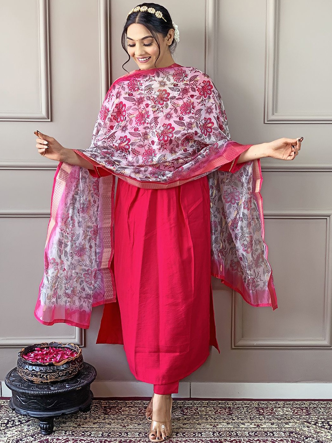 

Siya Fashion Thread Work V-Neck A-Line Kurta With Trousers And Dupatta, Red