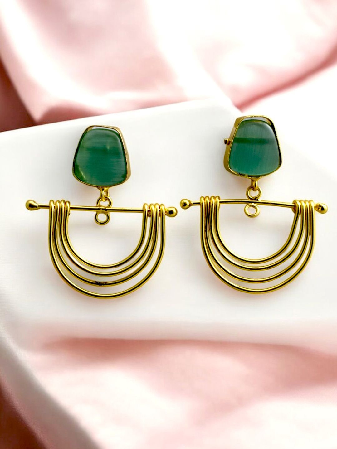 

TISHUL JEWELS Gold-Plated Artificial Stones Studded Contemporary Drop Earrings