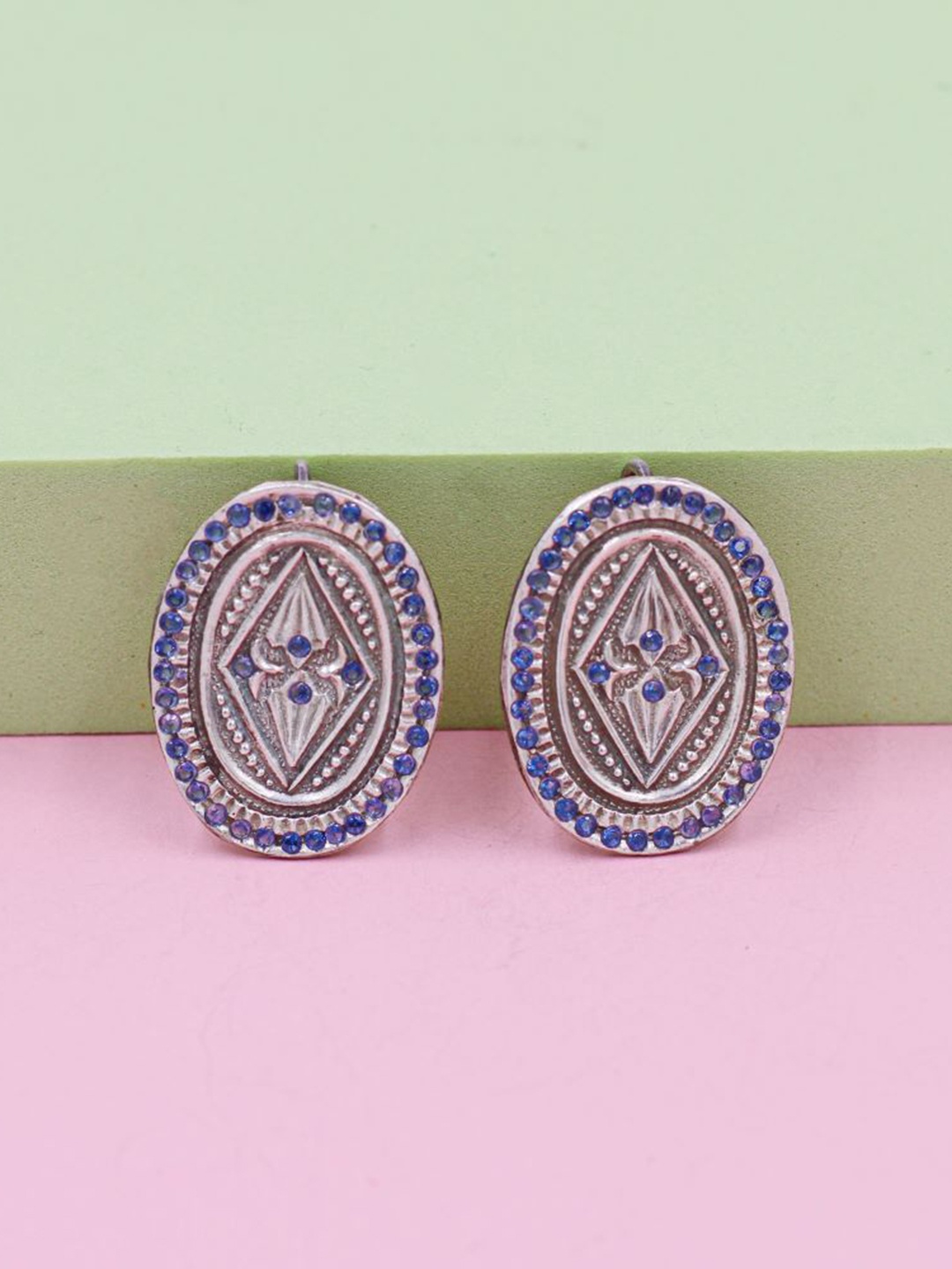 

SANGEETA BOOCHRA Silver-Plated Artificial Stones Studded Oval Studs