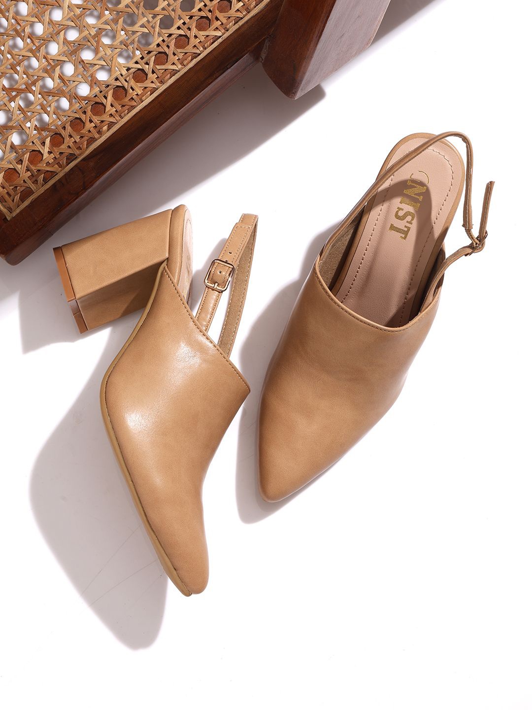 

GNIST Women Block Pointed Heels, Nude