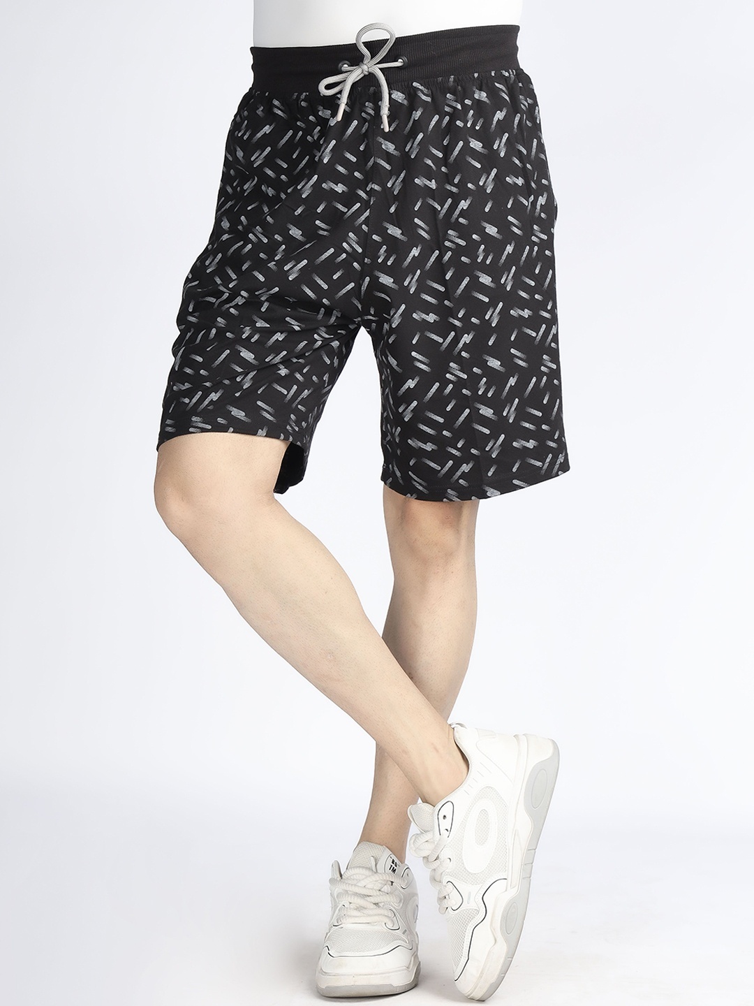 

FCKPLUS Men Striped Printed Shorts, Black