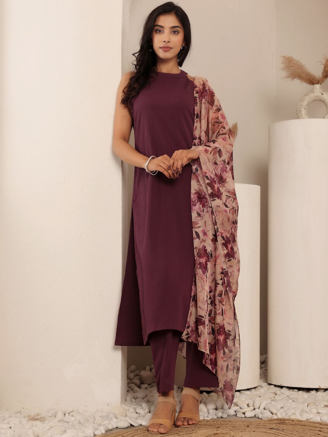 

Varanga Round Neck Sleeveless Straight Kurta With Trouser And Dupatta, Purple