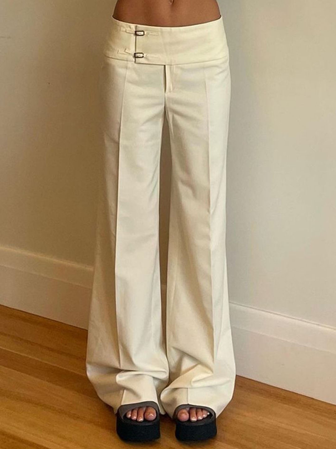 

LULU & SKY Women Low-Rise Trousers, Off white