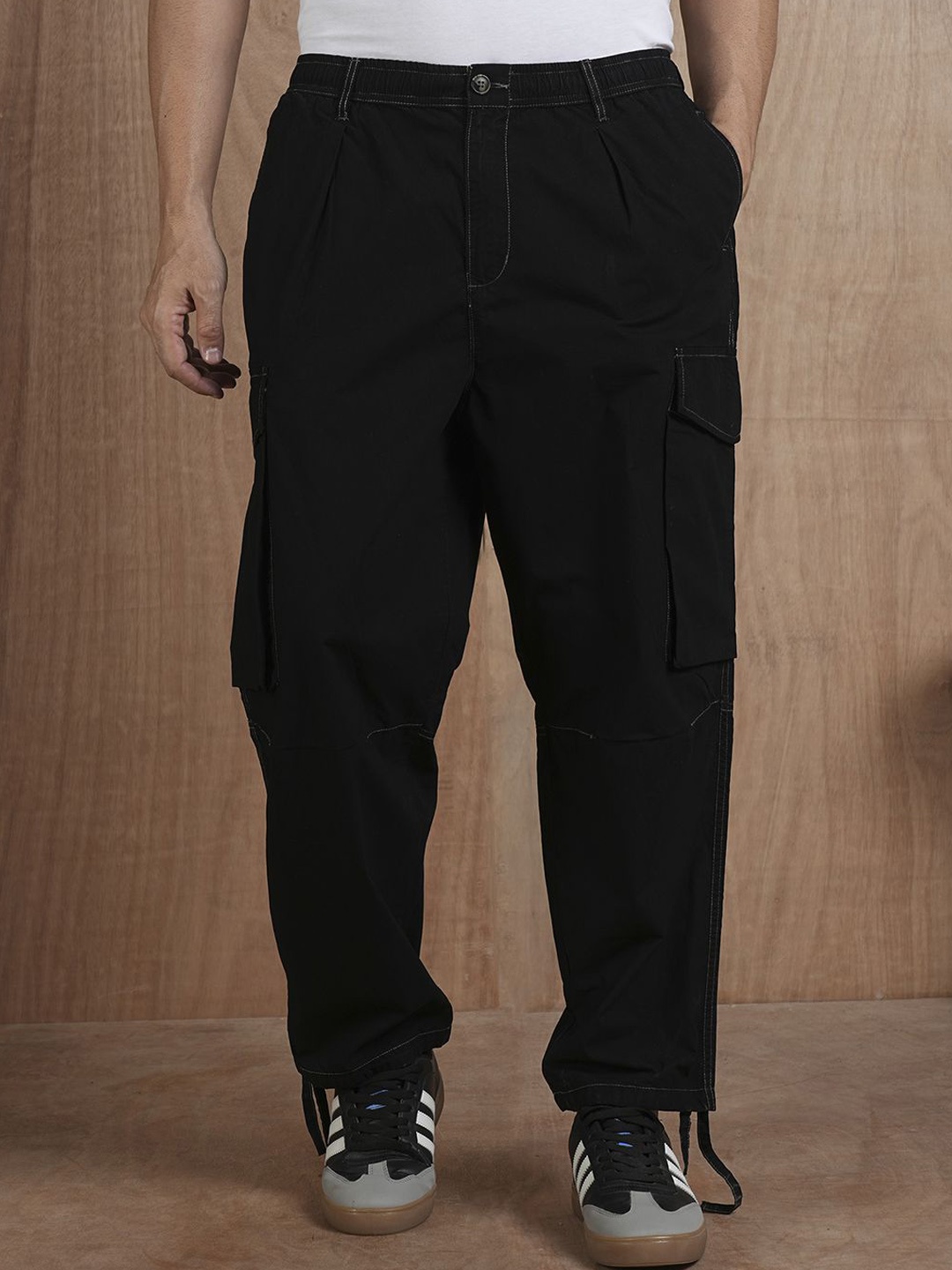 

PRONK Men Relaxed-Fit Parachute Cargos, Black