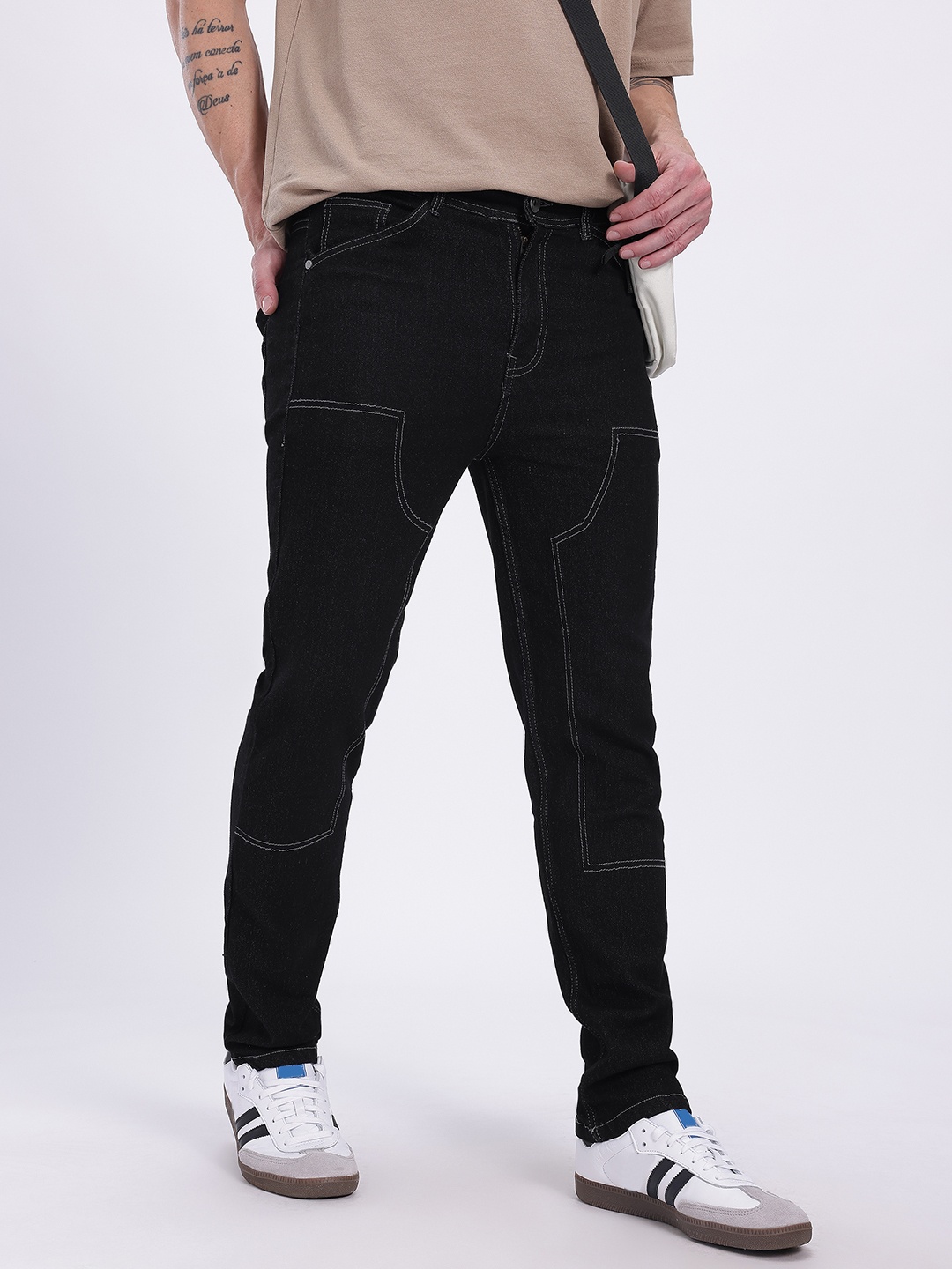 

glitchez Men Contrast Stitch Straight Fit Jeans, Black