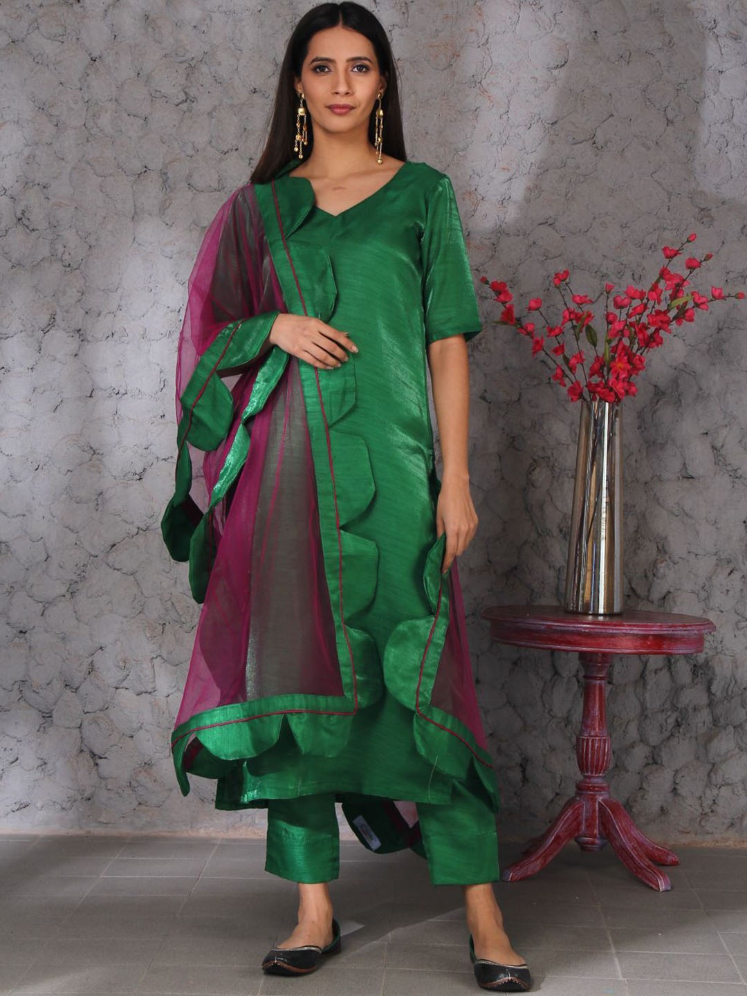 

SHADES OF FAASHION V-Neck Straight Kurta With Trousers And Dupatta, Green