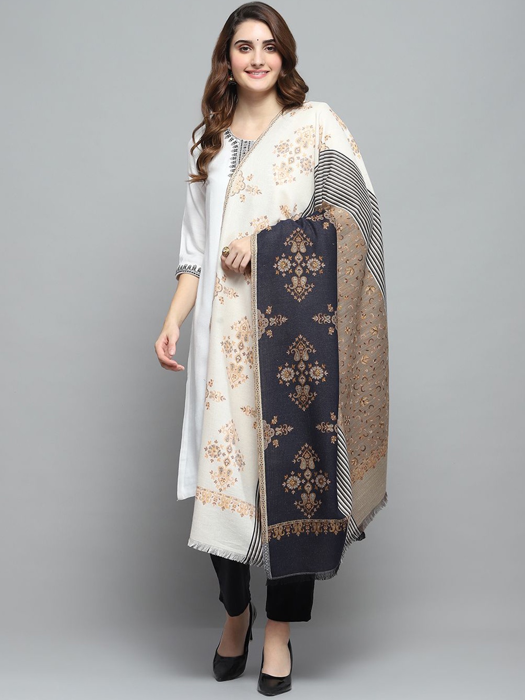 

Monte Carlo Paisley Woven Design Shawl, Black