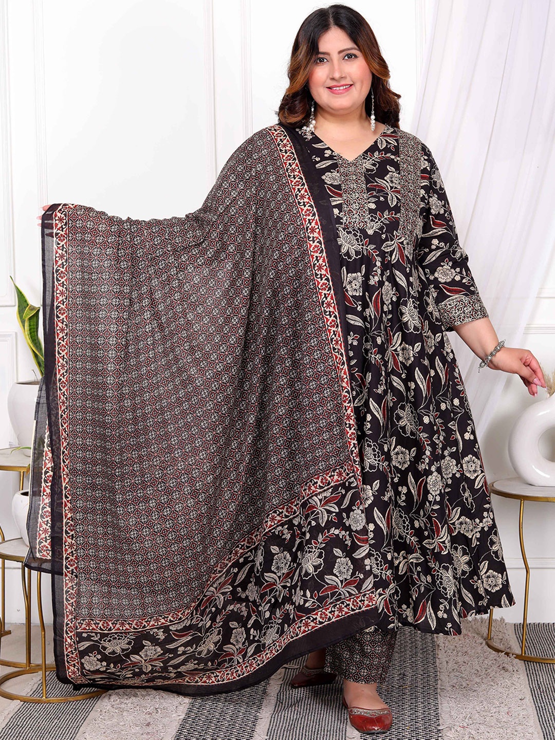 

MIRAVAN Floral Printed Zari V-Neck Pure Cotton Anarkali Kurta With Trouser And Dupatta, Black