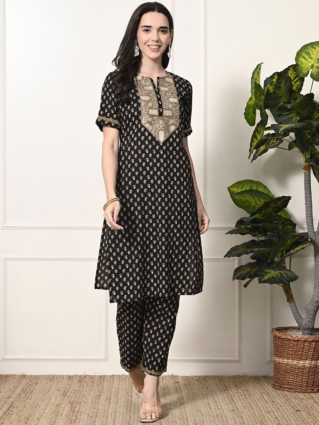 

HERE&NOW Floral Printed Notch Neck Pure Cotton Straight Kurta With Trouser, Black