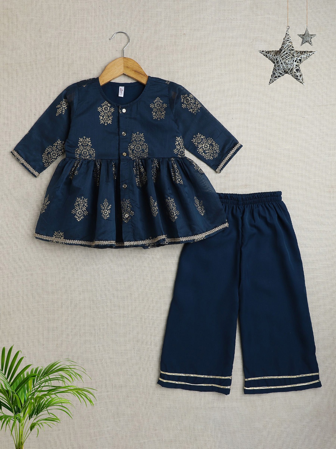 

The Magic Wand Girls Floral Foil Printed Empire Gotta Patti Anarkali Kurta With Palazzo, Navy blue