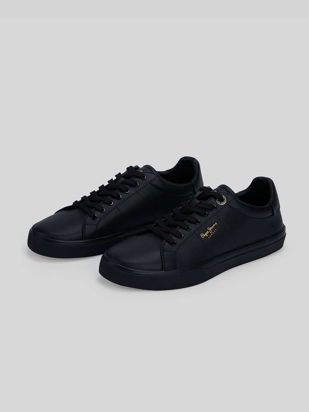 

Pepe Jeans Men Textured PU Sneakers, Black