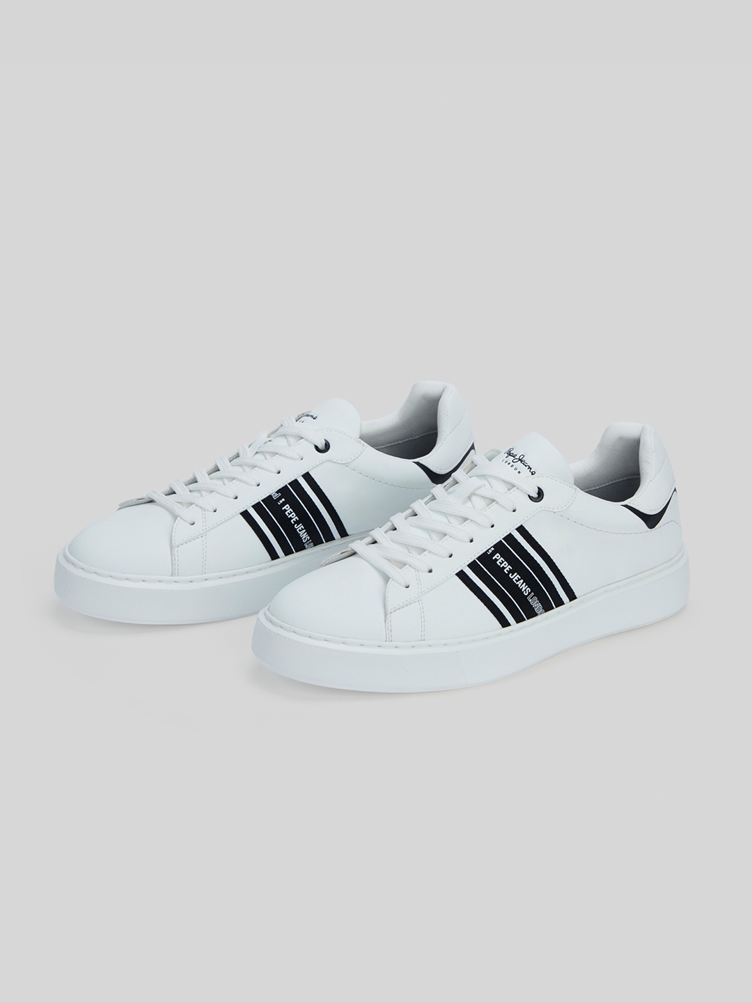 

Pepe Jeans Men Colourblocked PU Sneakers, White