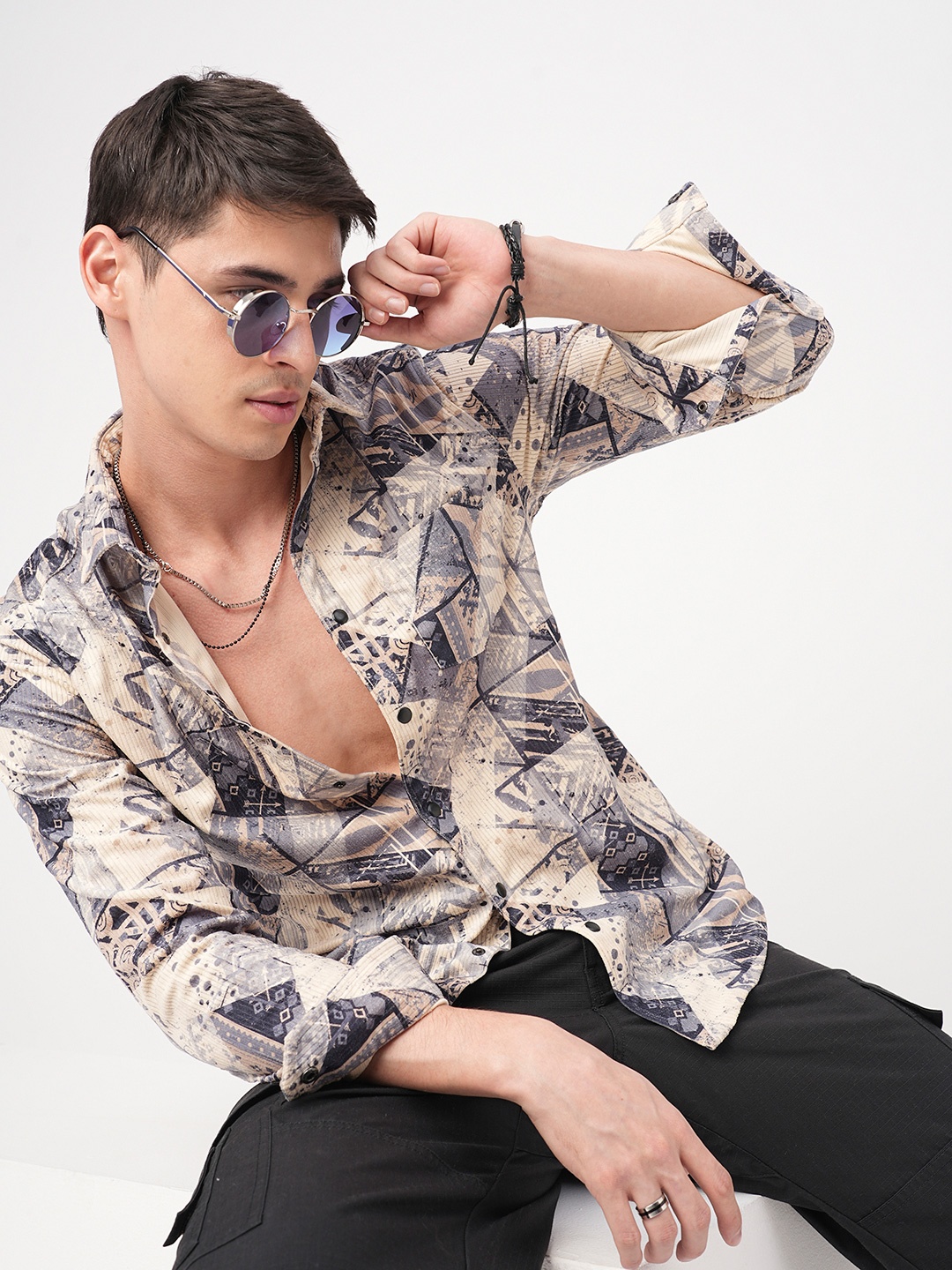 

VASTRADO Men Classic Relaxed Fit Cutaway Collar Abstract Printed Cotton Casual Shirt, Off white
