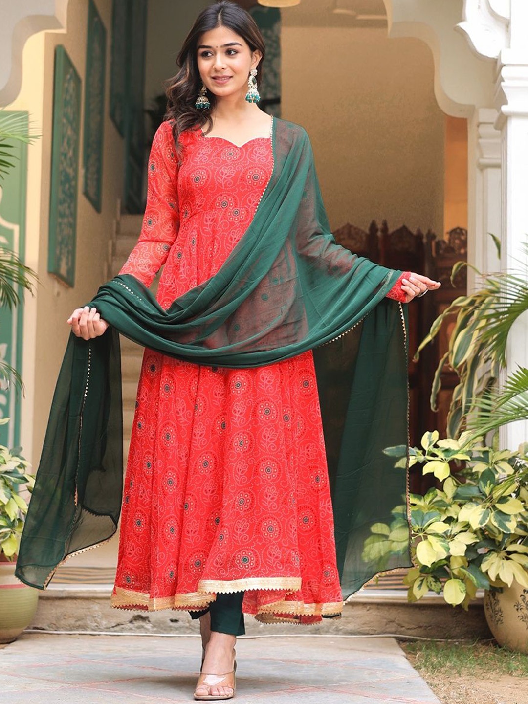 

BYUTIFY Bandhani Printed Sweetheart Neck Georgette Anarkali Kurta With Pyjama & Dupatta, Red