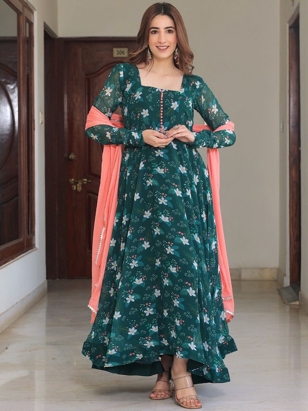 

BYUTIFY Floral Printed Square Neck Georgette Kurta with Pyjama And Dupatta, Green