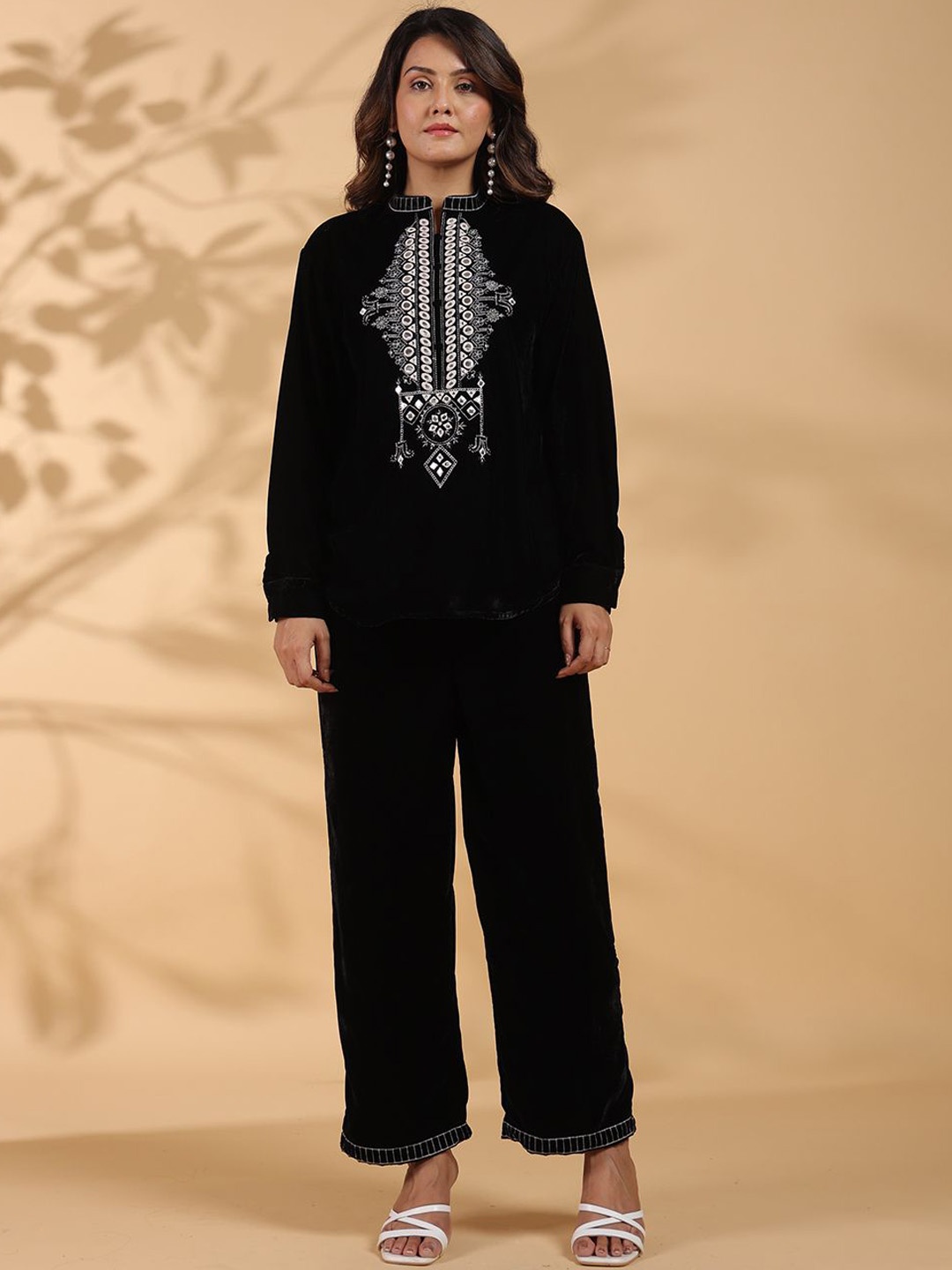 

STIL O STITCH Embroidered Mandarin Collar Tunic With Trousers, Black