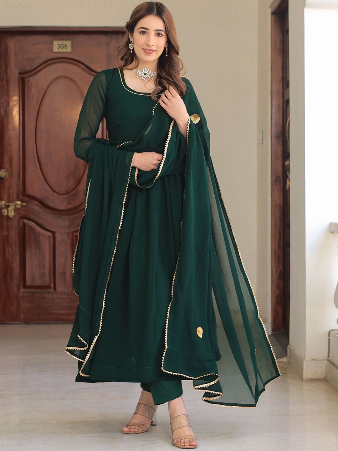 

BYUTIFY Solid Gotta Patti Work Anarkali Georgette Kurta with Trousers & Dupatta, Green