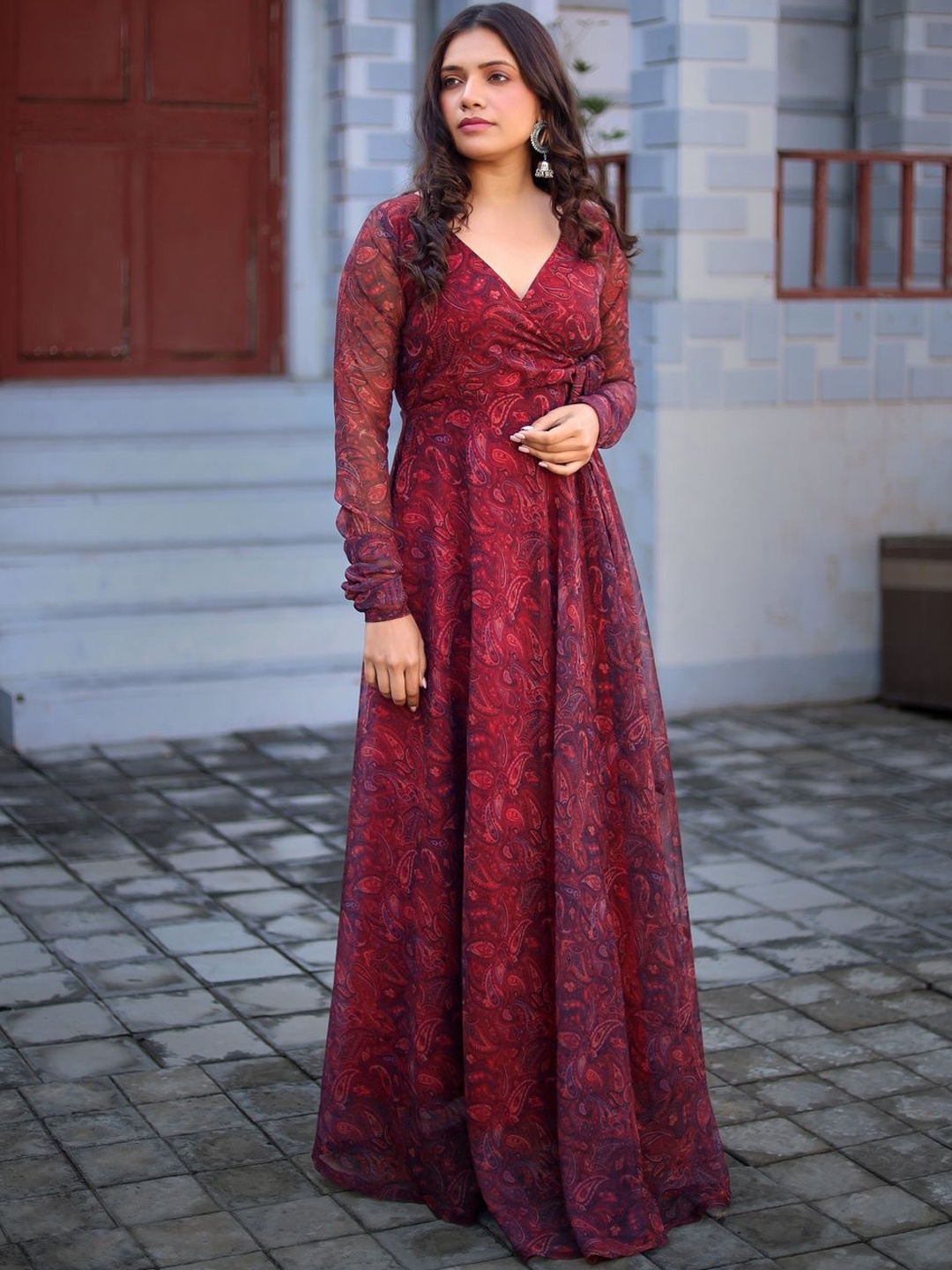 

BYUTIFY Paisley Printed V-Neck Angarakha Anarkali Georgette Kurta with Trousers, Maroon