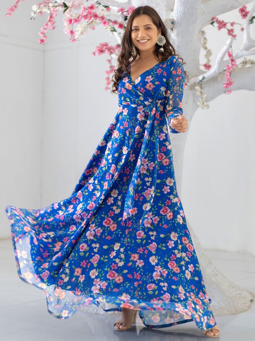 

BYUTIFY Floral Printed V-Neck Angarakha Anarkali Kurta with Trousers, Blue