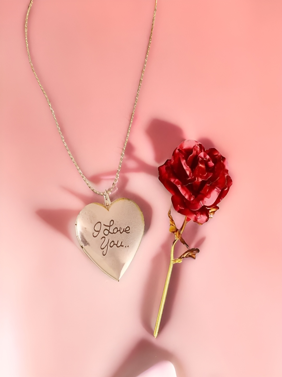 

UNIVERSITY TRENDZ Red & Grey I Love Photo Frame Heart Pendant Chain & Rose Combo Gift Set