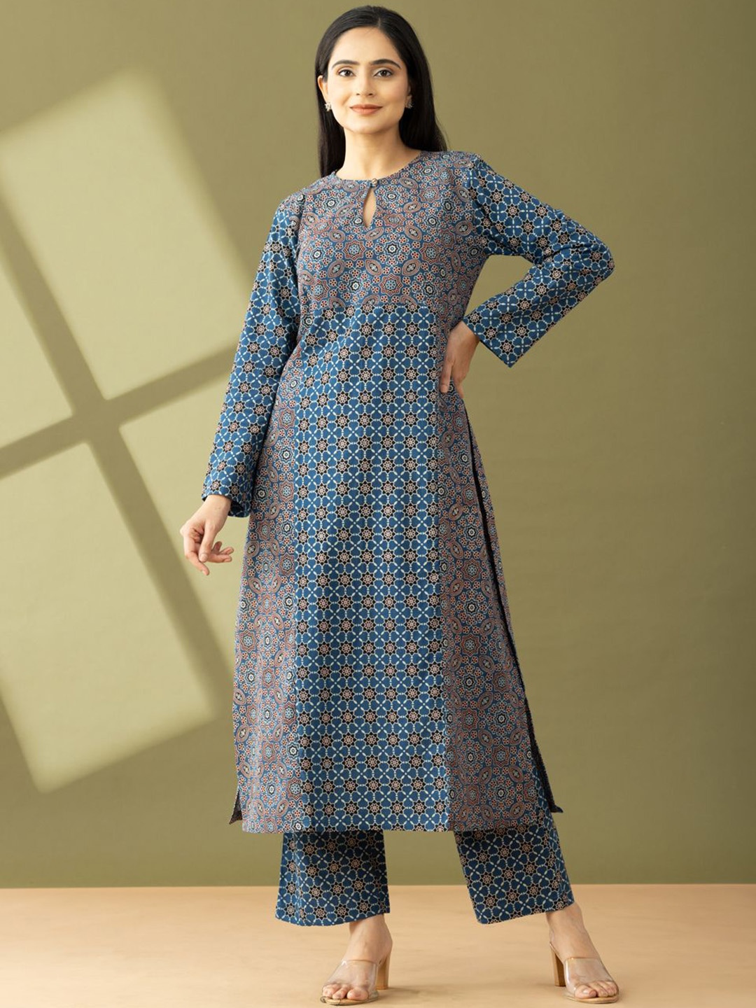 

HANDIKART Floral Ajrakh Printed Keyhole Neck Pure Cotton Straight Kurta With Trousers, Blue