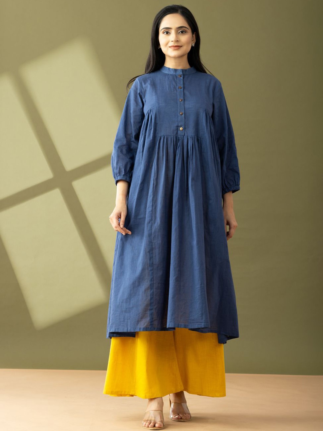

HANDIKART Mandarin Collar Pleated Anarkali Kurta With Palazzos, Blue