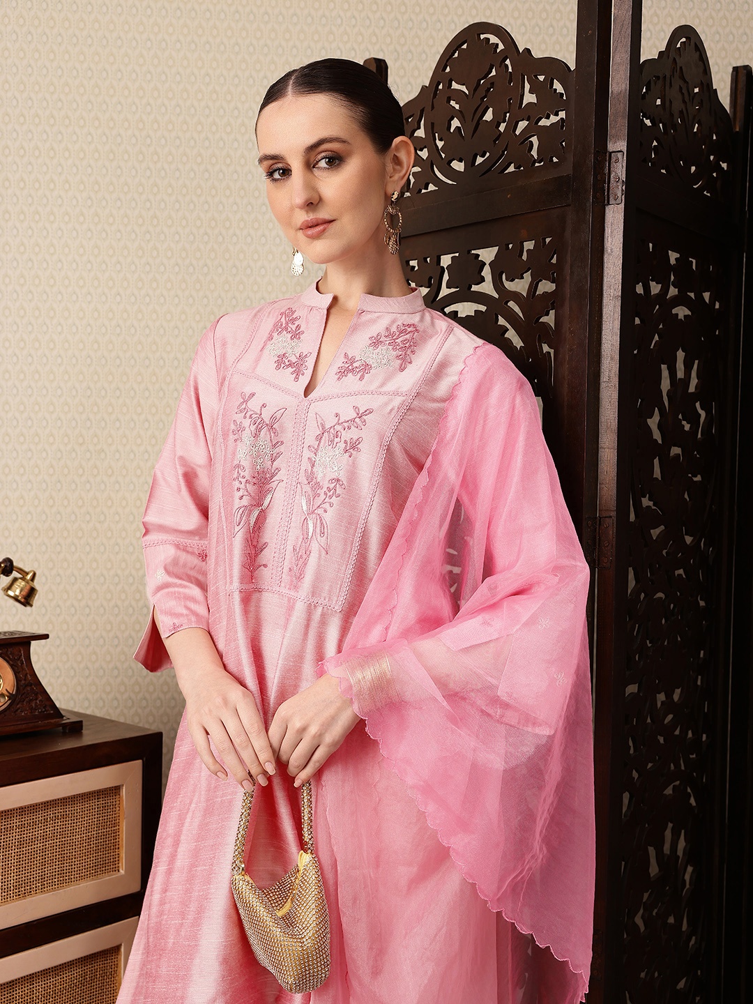 

House of Pataudi Floral Yoke Design Thread Work Jashn Kurta with Trousers & Dupatta, Pink