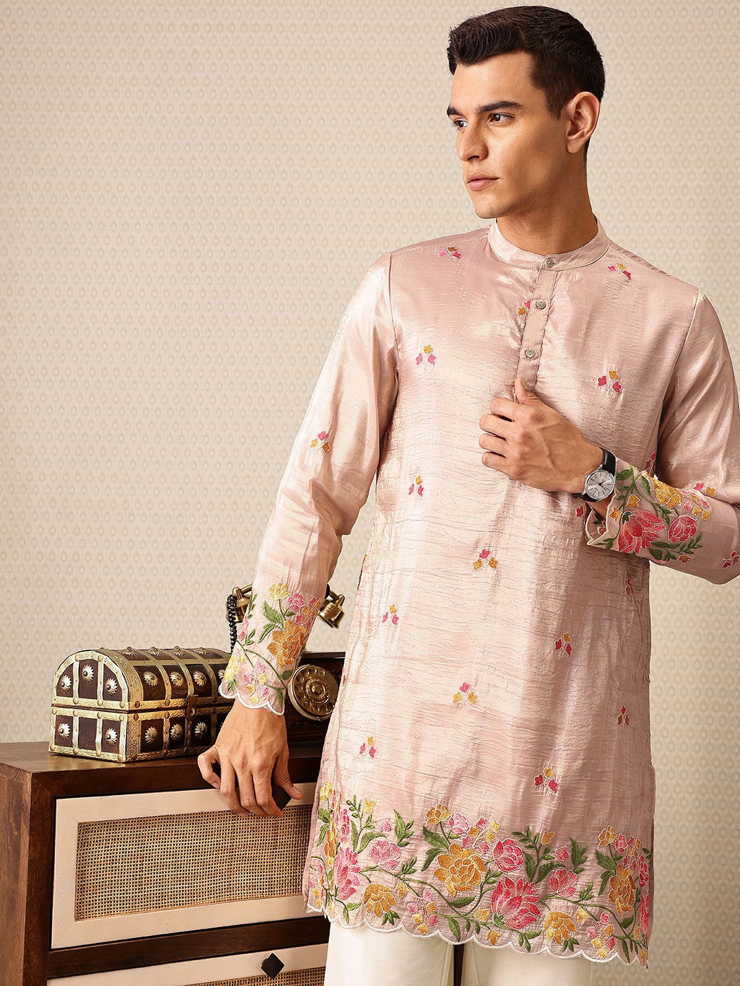 

House of Pataudi Floral Embroidered Thread Work Floral Jashn Kurta with Trousers, Mauve