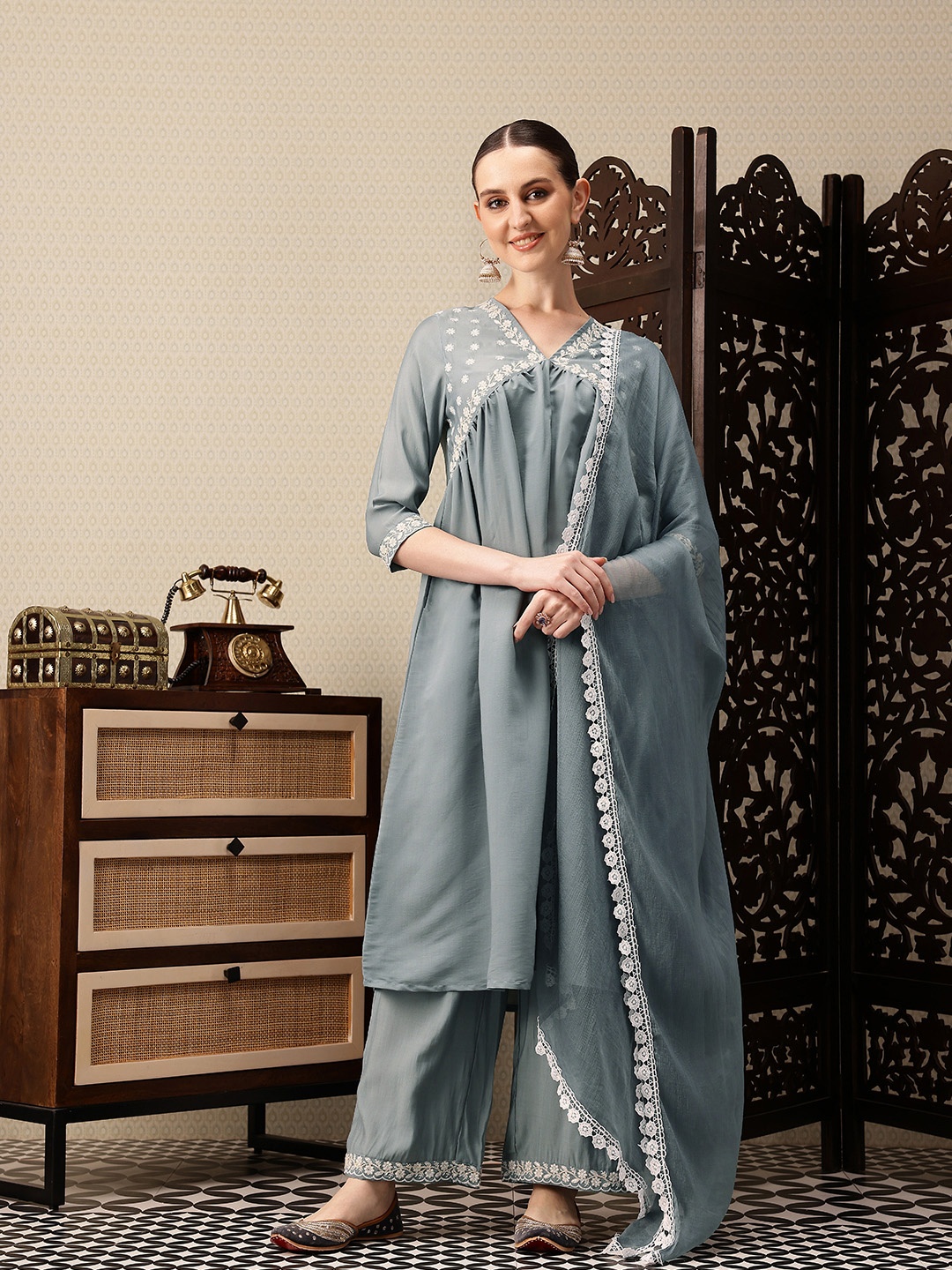 

House of Pataudi Floral Embroidered Sequinned Jashn Kurta with Trousers & Dupatta, Blue